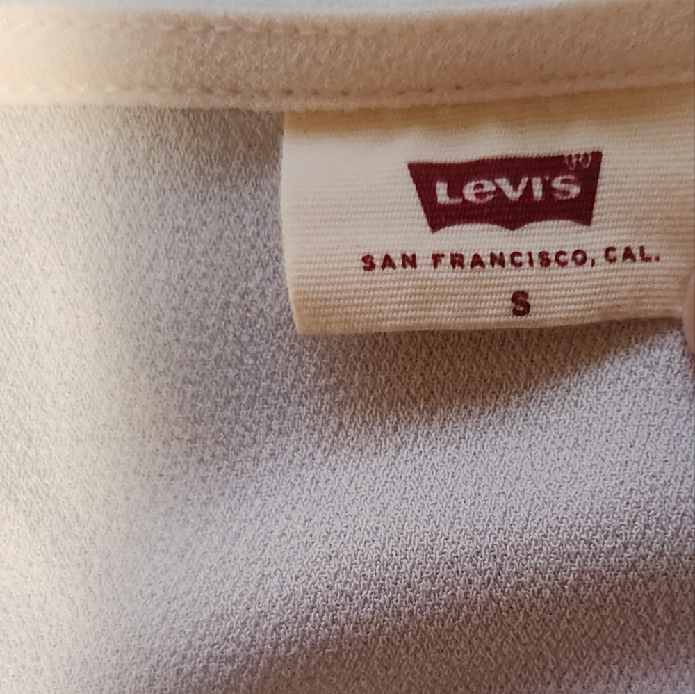 Women's Levi's Lisa Blouse - Relaxed Fit Light & Airy - Size Small - Retail $55 - Picture 5 of 6